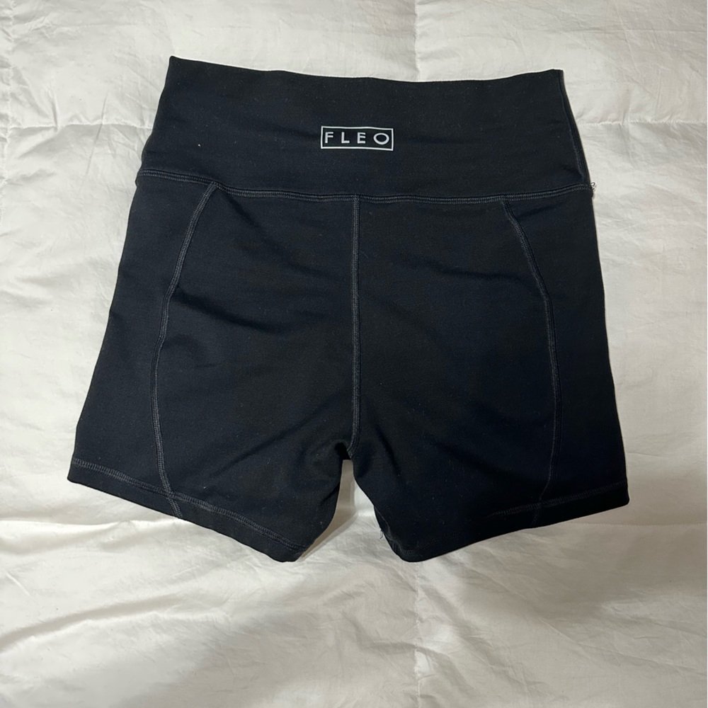 Fleo shorts, 4” high rise contour, black, medium